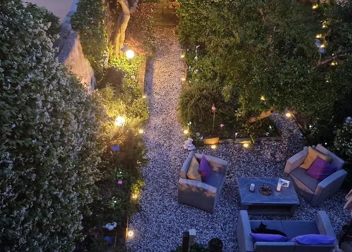 Monica Con Giardino Al Ponte Vecchio *